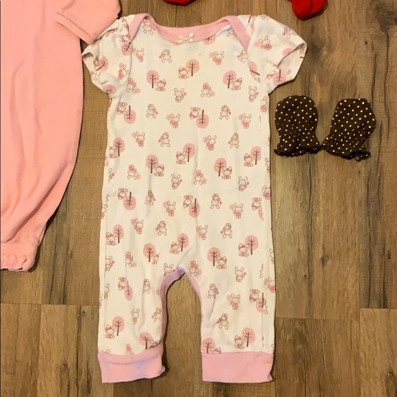 ✨INFANT GIRLS 0-3 MONTHS BUNDLE W/ ACCESSORIES✨ - Picture 5 of 6